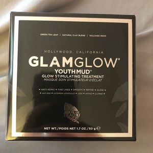 Glam Glow Youth Mud
